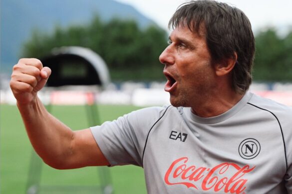 Antonio Conte durante un allenamento